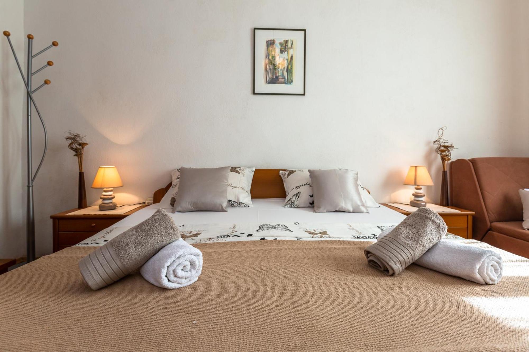 Apartmani Lovrenco 克瓦维卡 外观 照片